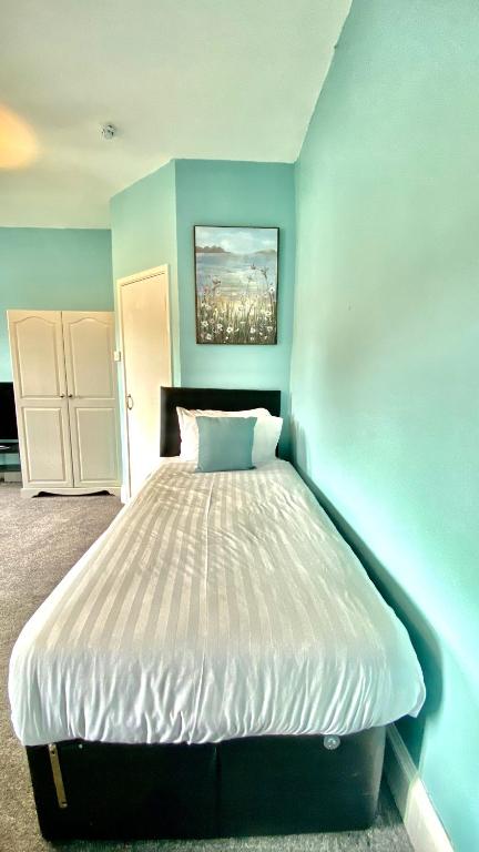 Triple room with 2 beds
