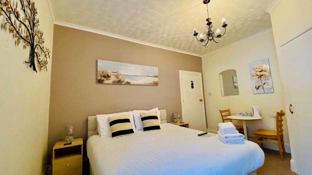 Queen Room at Tusker Lodge Torquay
