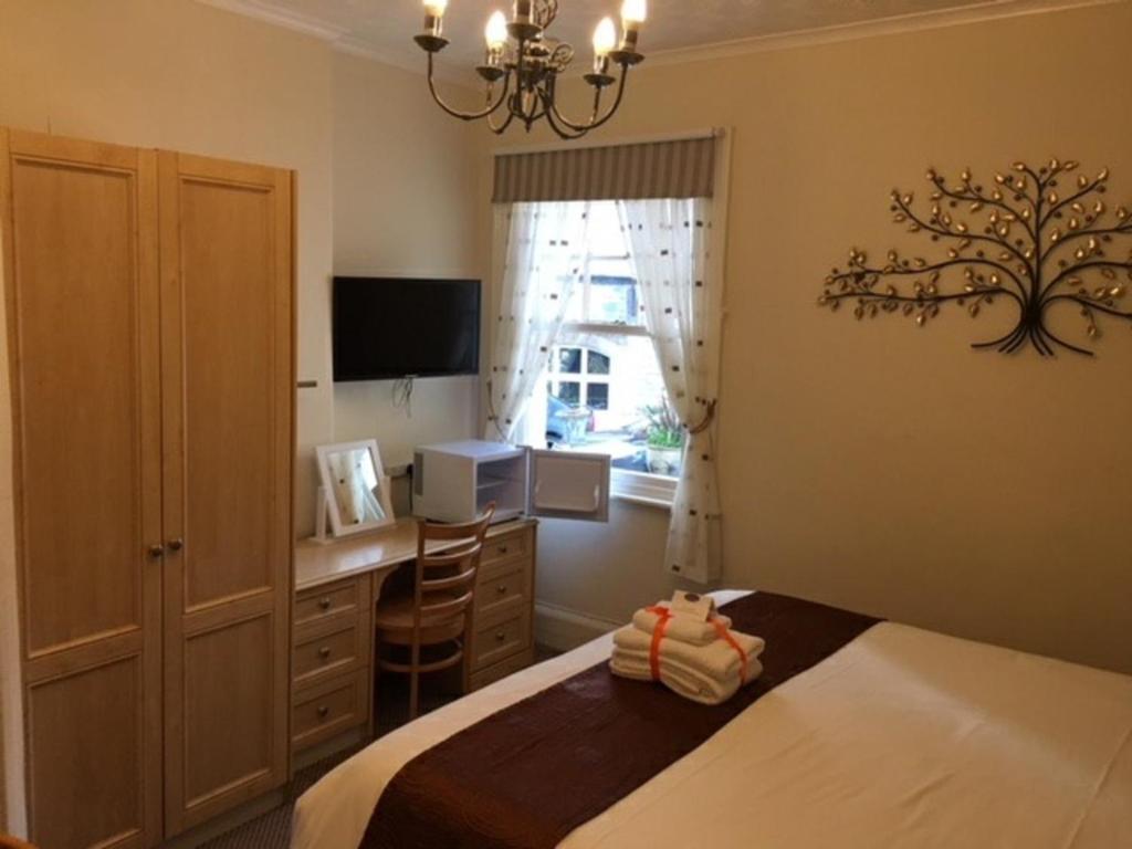 Queen Room at Tusker Lodge Torquay