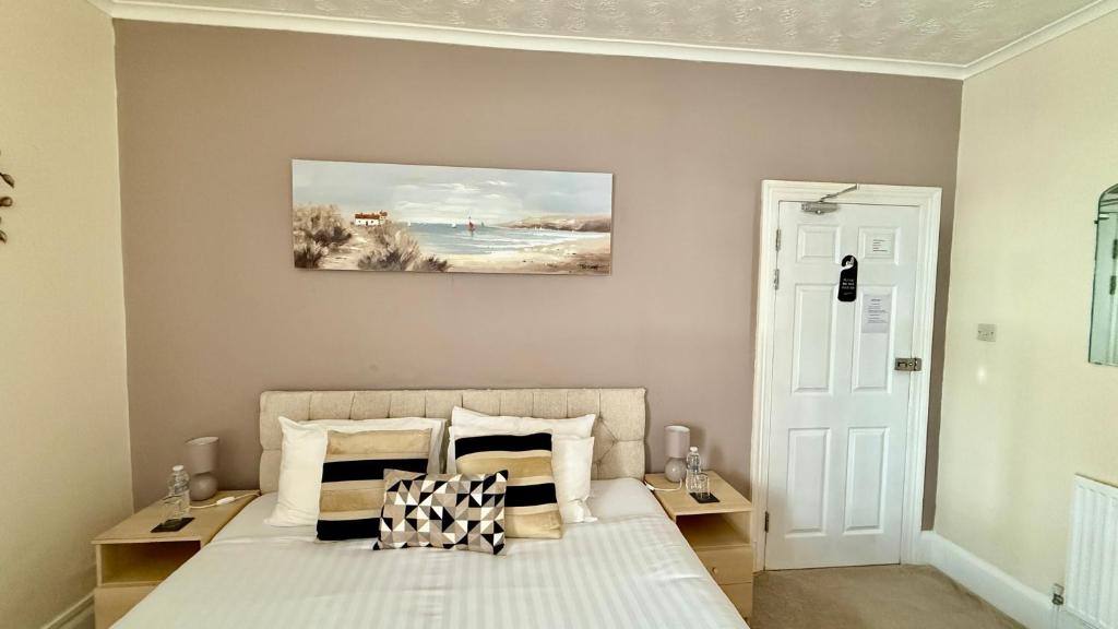 Queen Room at Tusker Lodge Torquay