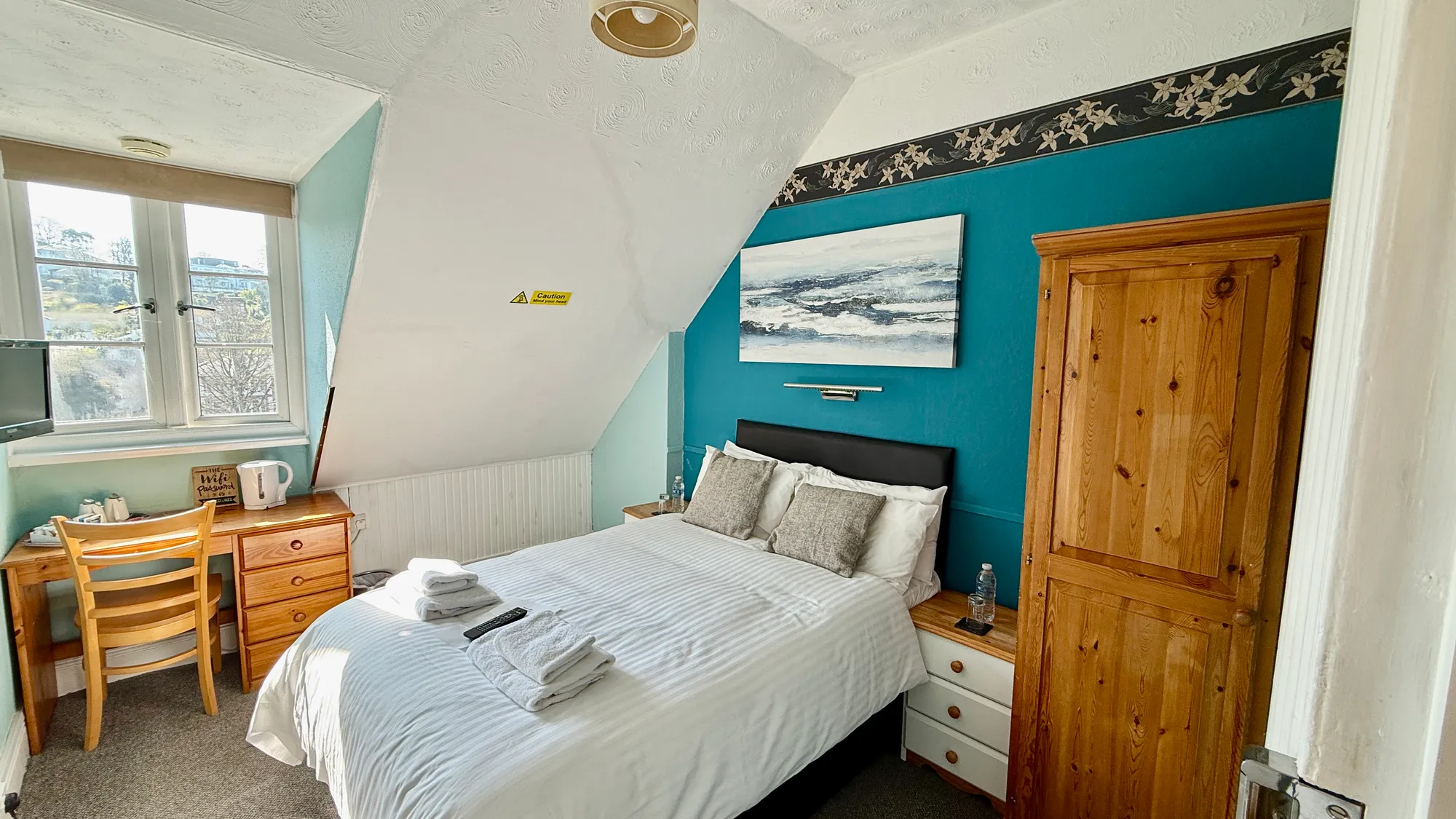 King Room with Garden View - 5-Foot Zip & Link King-Size Bed at Tusker Lodge Torquay