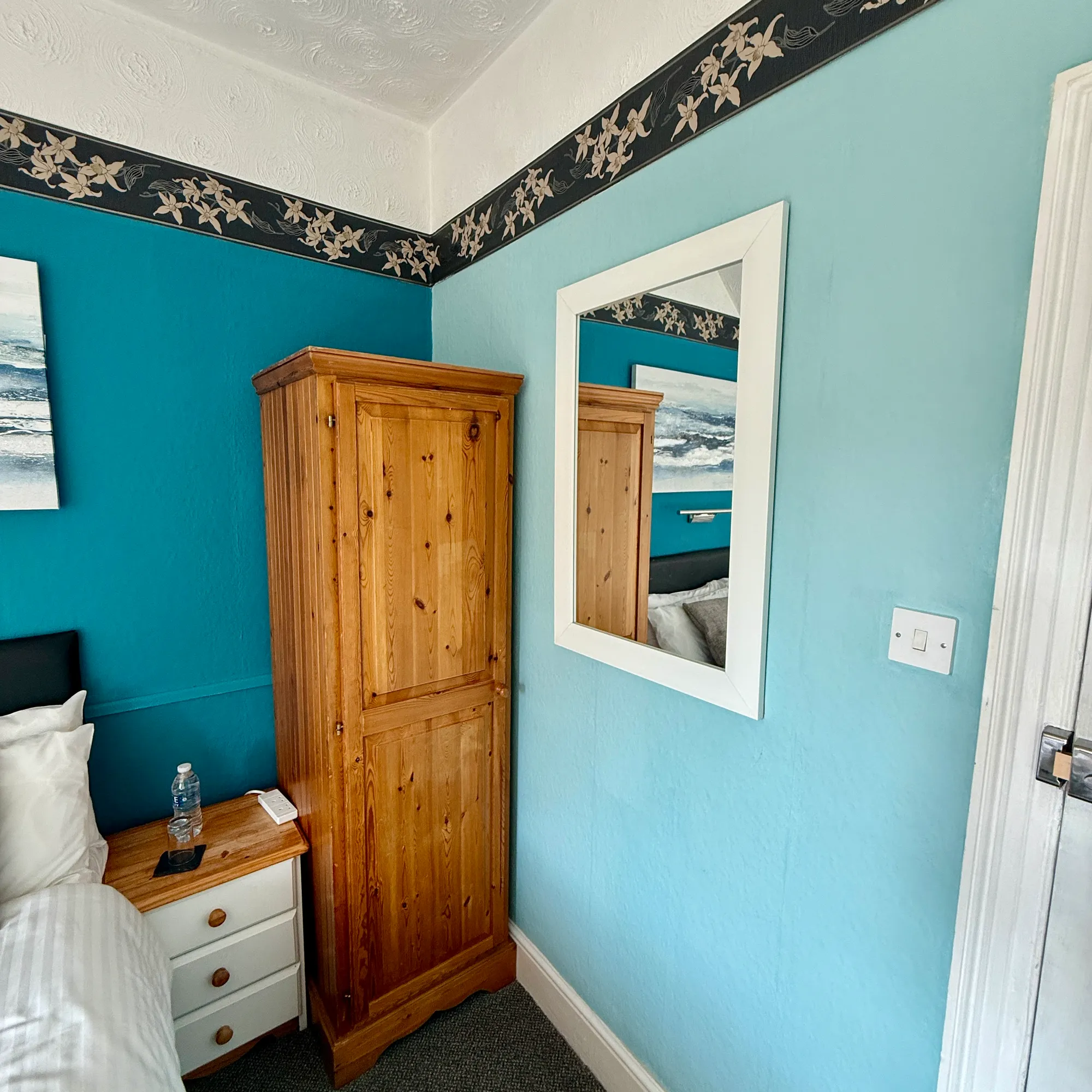 King Room with Garden View - 5-Foot Zip & Link King-Size Bed at Tusker Lodge Torquay